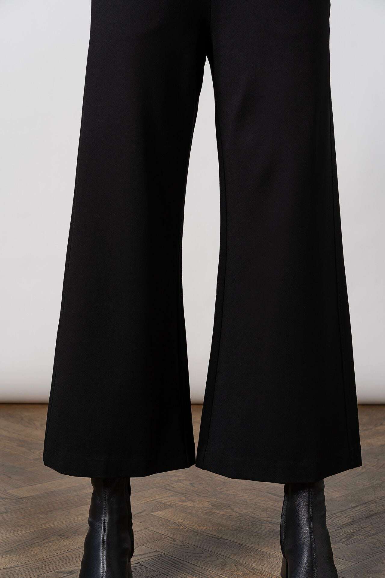 Lottie wide pants, svart,Byxor,Residus,Formcraft 