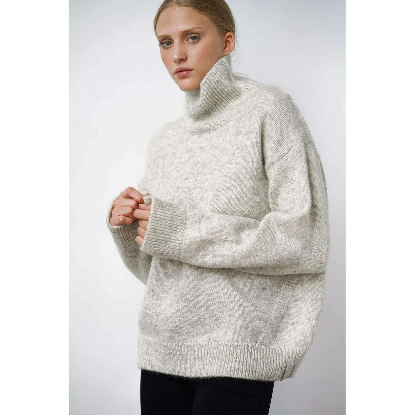 Oma knitted turtleneck, sand melange