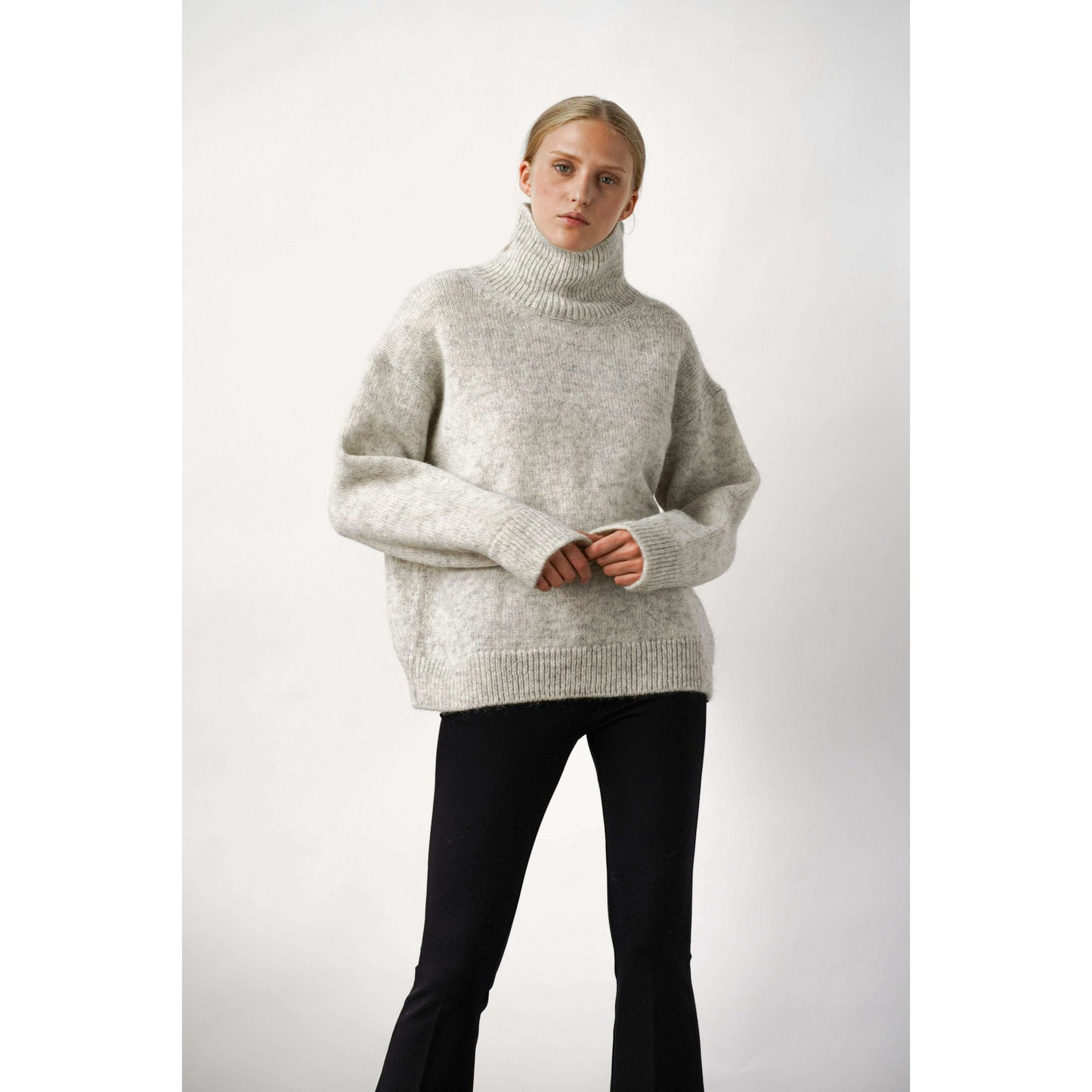 Oma knitted turtleneck, sand melange