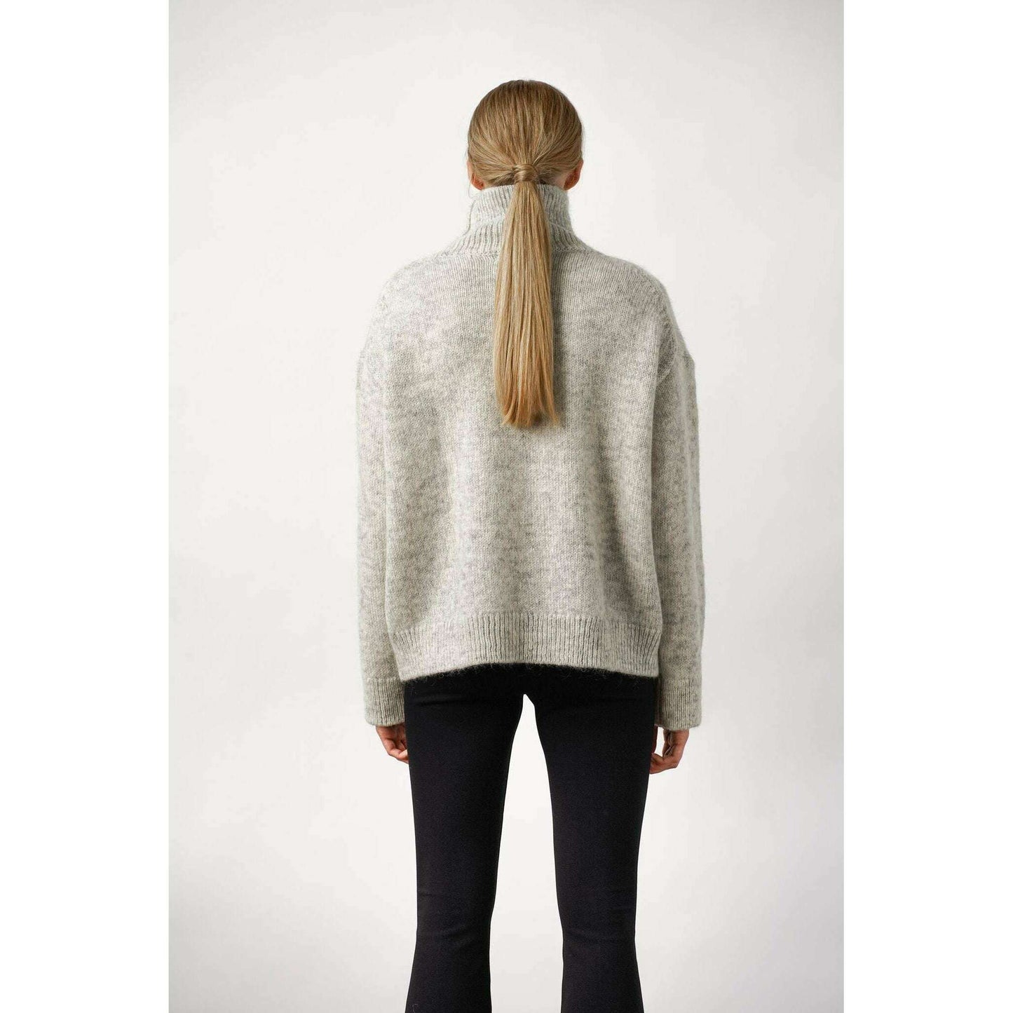 Oma knitted turtleneck, sand melange