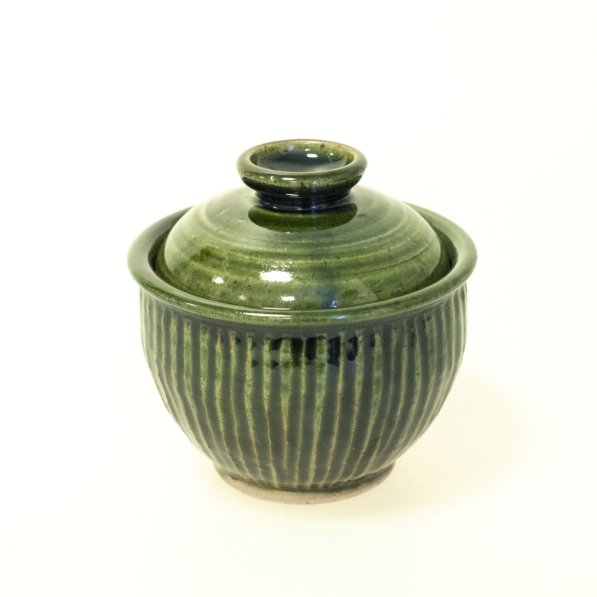 Tidlösa - handdrejad burk med lock i keramik, liten. Grön glasyr