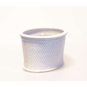 Tidlösa - oval kruka i vit glasyr. - Bild 3