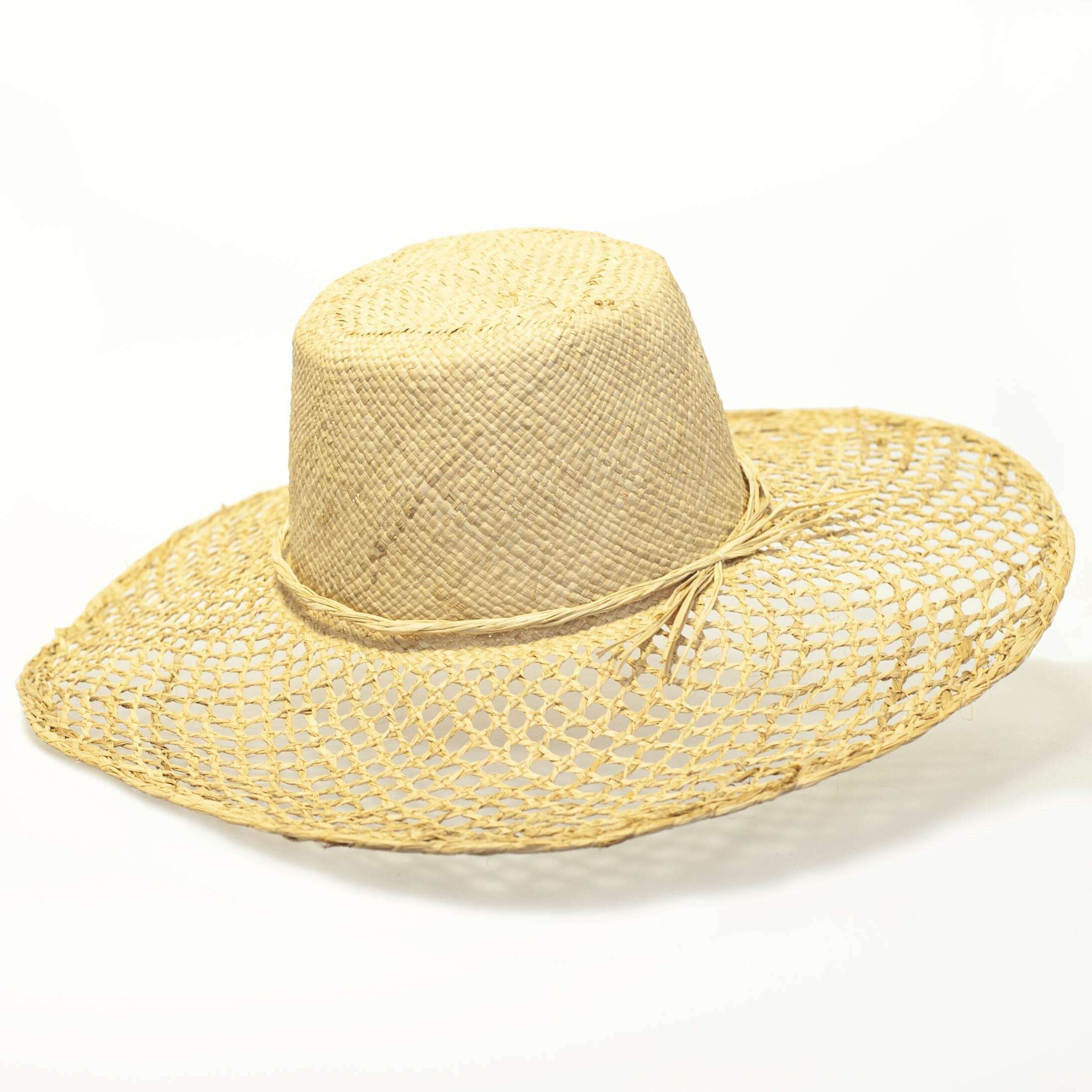 Fröken Rary – stråhatt / solhatt. Flätad av soltorkade raffia palmblad