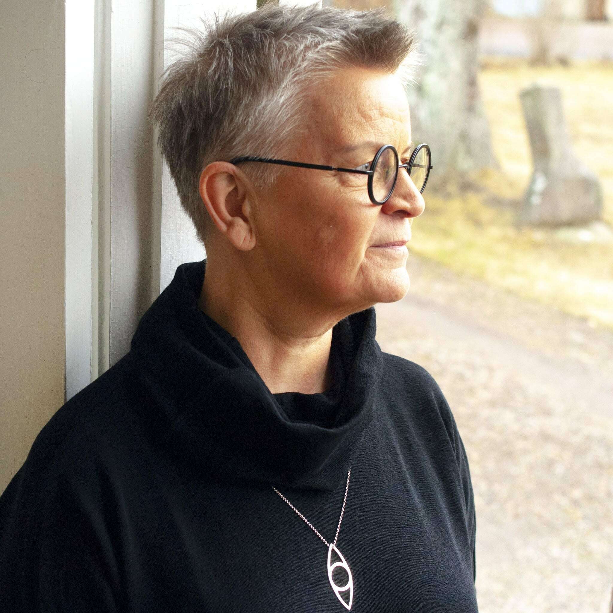 Klänning med stor polokrage, svart. 100 % merinoull - Bild 4