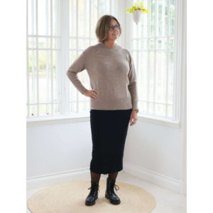 Stickad v-ringad ulltröja, 100 % alpackaull, beige - Bild 3